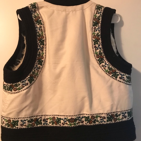 Anthropologie White Vest, Beautiful Trim. - Picture 3 of 4